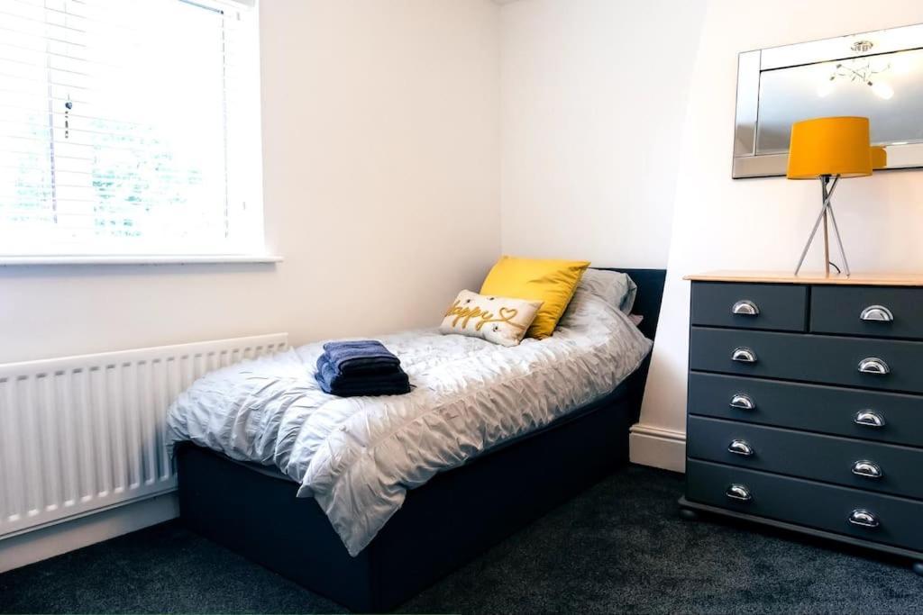 4 Bedroom - Sleep 9 Home In Cheadle Staffordshire - Alton Towers Polar Express Dimmingsdale Peak District Trentham Gardens Water World Luaran gambar