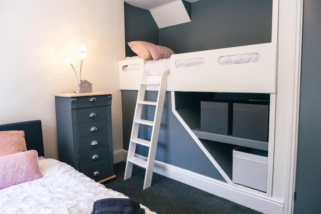 4 Bedroom - Sleep 9 Home In Cheadle Staffordshire - Alton Towers Polar Express Dimmingsdale Peak District Trentham Gardens Water World Luaran gambar