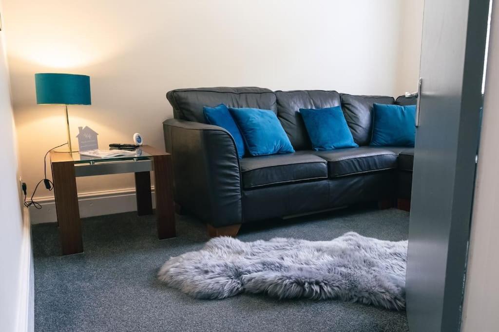 4 Bedroom - Sleep 9 Home In Cheadle Staffordshire - Alton Towers Polar Express Dimmingsdale Peak District Trentham Gardens Water World Luaran gambar