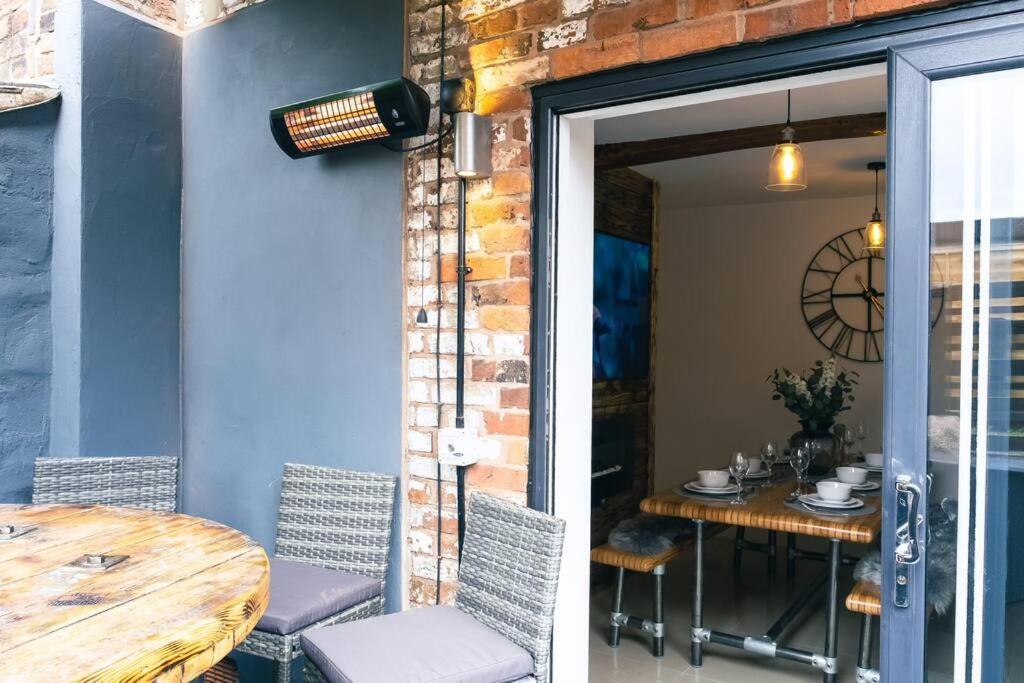 4 Bedroom - Sleep 9 Home In Cheadle Staffordshire - Alton Towers Polar Express Dimmingsdale Peak District Trentham Gardens Water World Luaran gambar