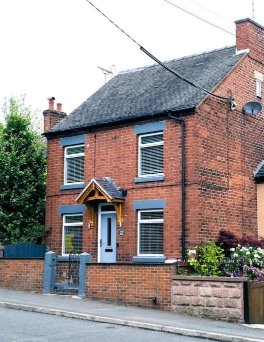 4 Bedroom - Sleep 9 Home In Cheadle Staffordshire - Alton Towers Polar Express Dimmingsdale Peak District Trentham Gardens Water World Luaran gambar