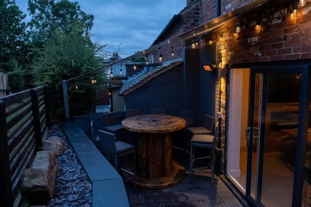 4 Bedroom - Sleep 9 Home In Cheadle Staffordshire - Alton Towers Polar Express Dimmingsdale Peak District Trentham Gardens Water World Luaran gambar