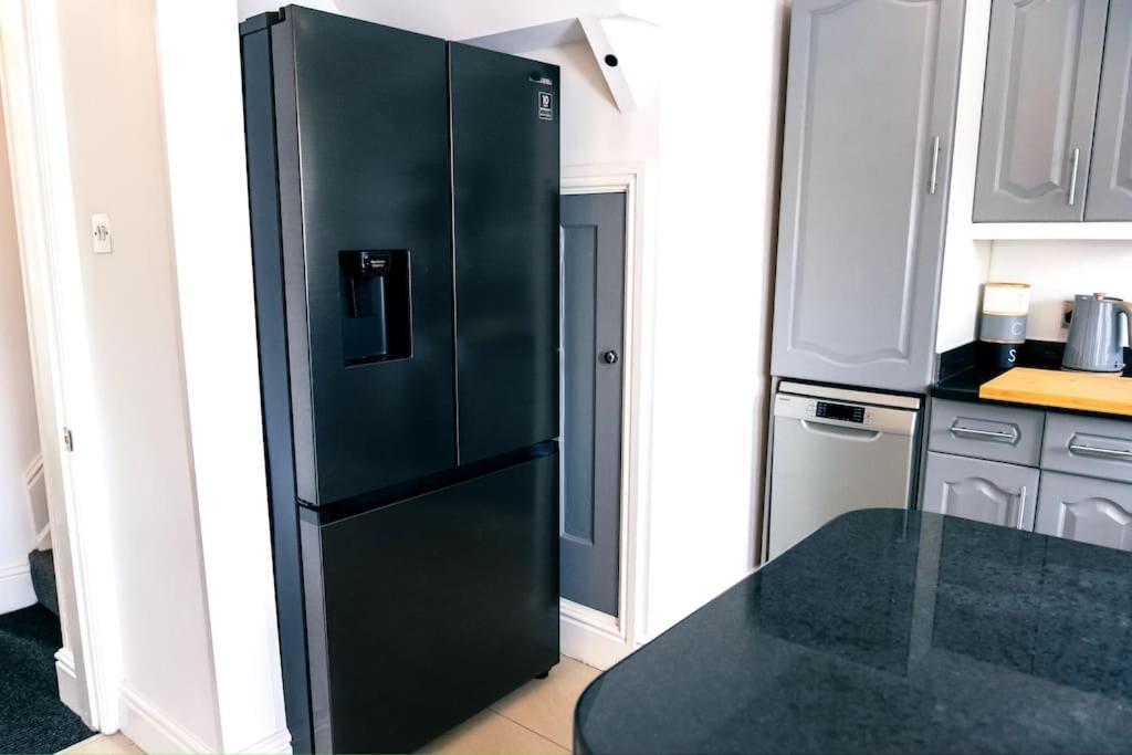 4 Bedroom - Sleep 9 Home In Cheadle Staffordshire - Alton Towers Polar Express Dimmingsdale Peak District Trentham Gardens Water World Luaran gambar