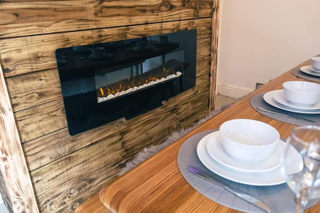 4 Bedroom - Sleep 9 Home In Cheadle Staffordshire - Alton Towers Polar Express Dimmingsdale Peak District Trentham Gardens Water World Luaran gambar