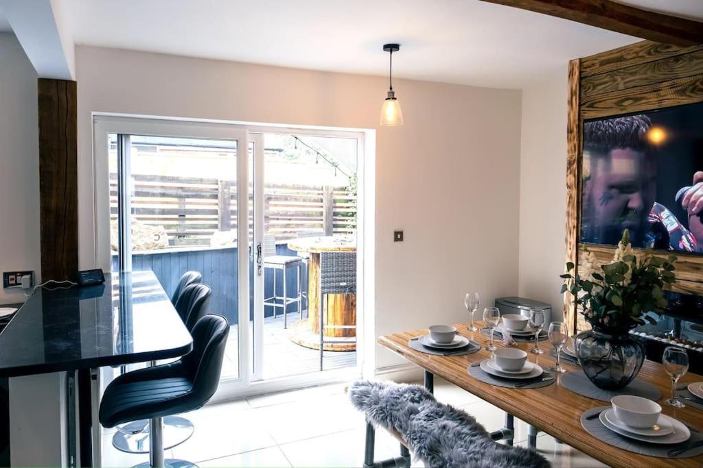 4 Bedroom - Sleep 9 Home In Cheadle Staffordshire - Alton Towers Polar Express Dimmingsdale Peak District Trentham Gardens Water World Luaran gambar