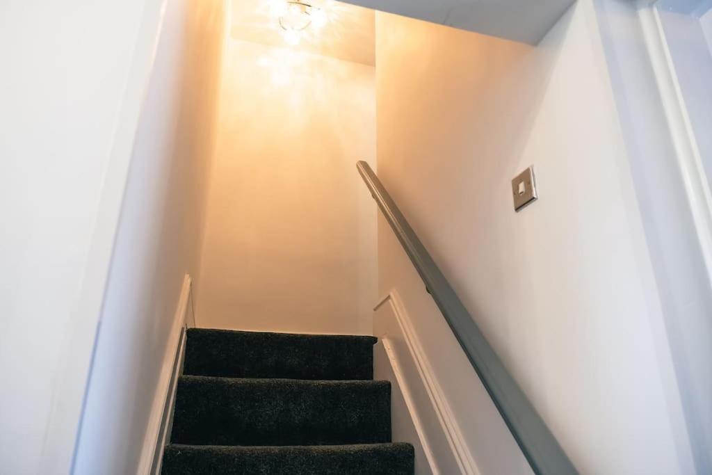4 Bedroom - Sleep 9 Home In Cheadle Staffordshire - Alton Towers Polar Express Dimmingsdale Peak District Trentham Gardens Water World Luaran gambar