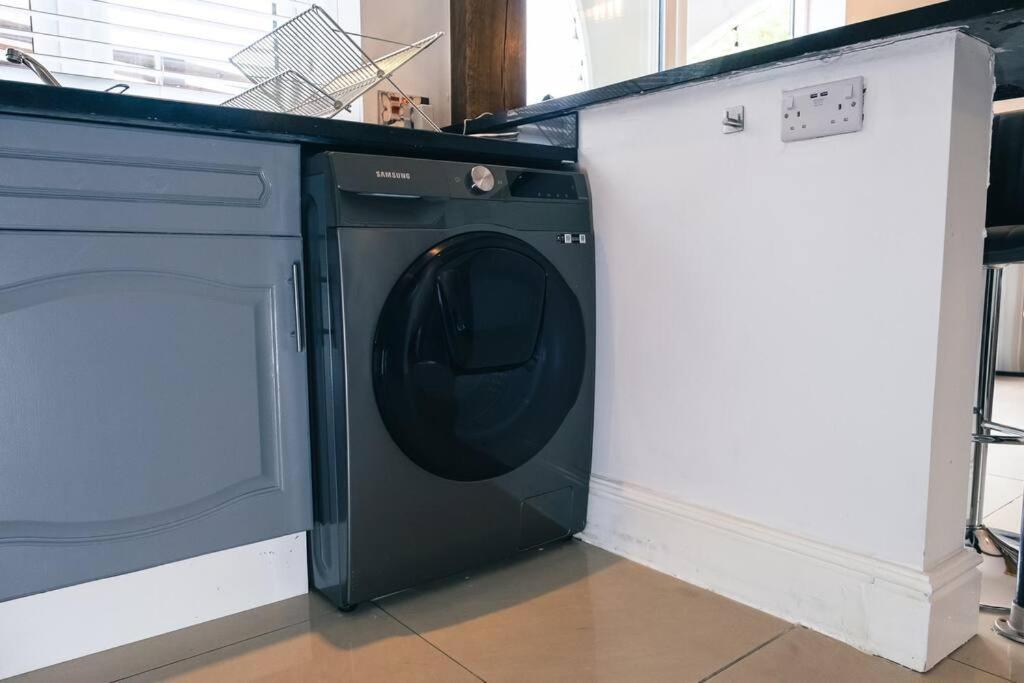4 Bedroom - Sleep 9 Home In Cheadle Staffordshire - Alton Towers Polar Express Dimmingsdale Peak District Trentham Gardens Water World Luaran gambar
