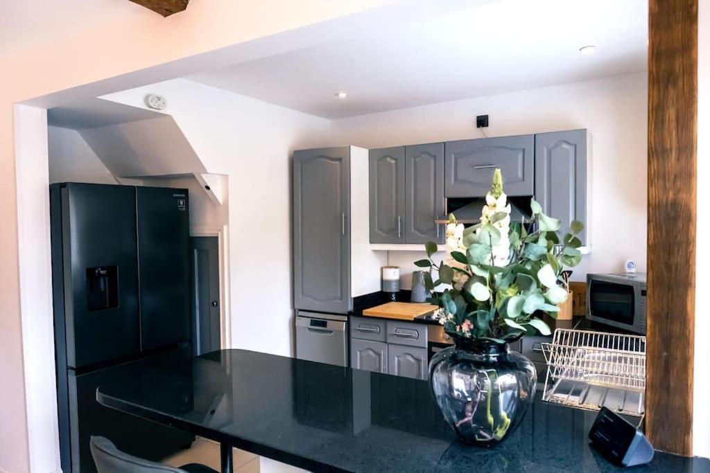 4 Bedroom - Sleep 9 Home In Cheadle Staffordshire - Alton Towers Polar Express Dimmingsdale Peak District Trentham Gardens Water World Luaran gambar